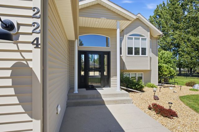 224 Chestnut Drive, Horace, ND 58047