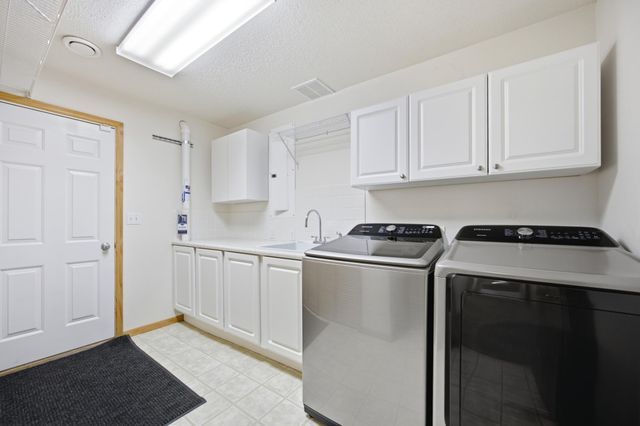 224 Chestnut Drive, Horace, ND 58047
