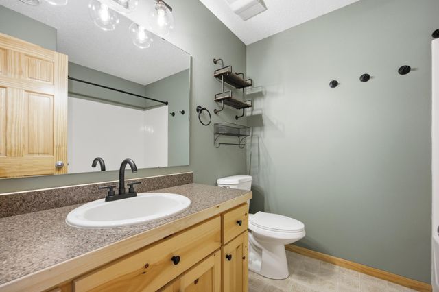 224 Chestnut Drive, Horace, ND 58047