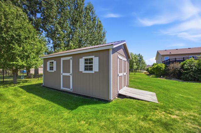 224 Chestnut Drive, Horace, ND 58047