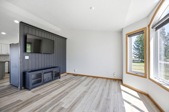 224 Chestnut Drive, Horace, ND 58047