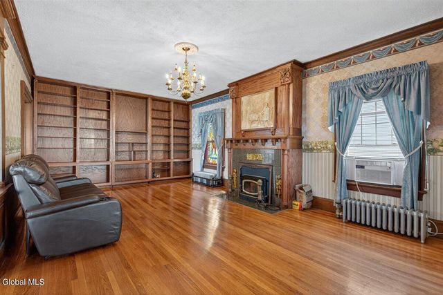 8 Byard Street, Johnstown, NY 12095