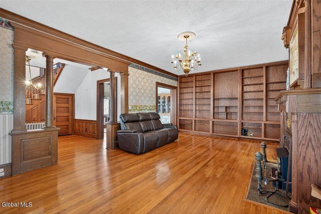 8 Byard Street, Johnstown, NY 12095