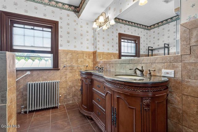 8 Byard Street, Johnstown, NY 12095