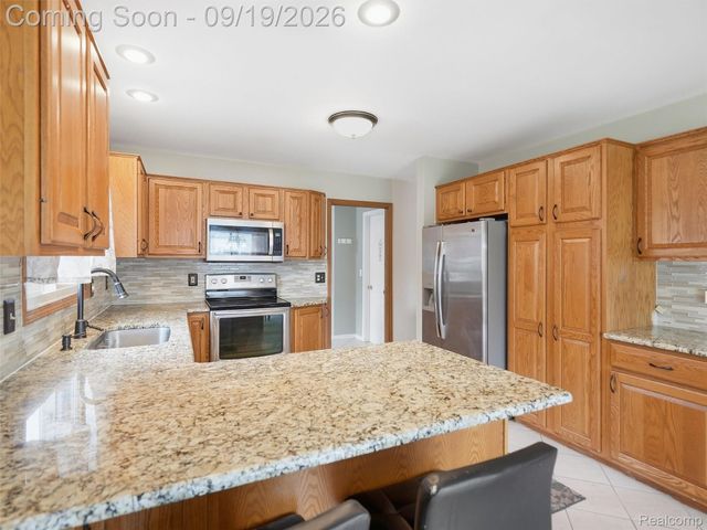 42475 Dharte Court, Clinton Charter Township, MI 48038