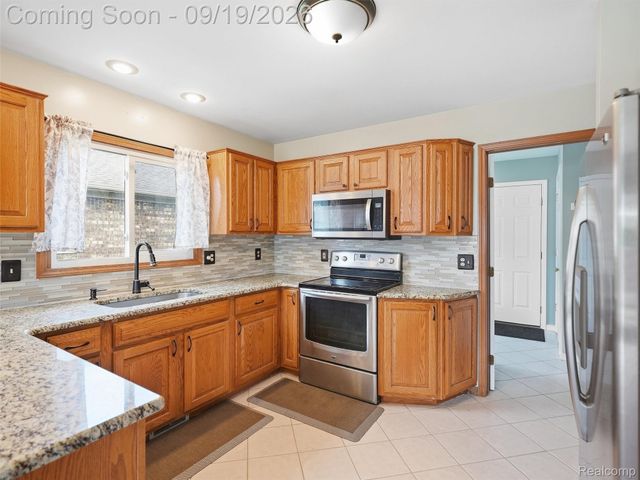 42475 Dharte Court, Clinton Charter Township, MI 48038