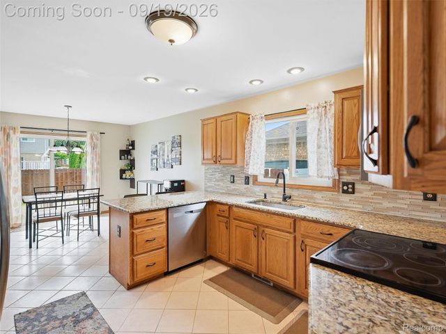 42475 Dharte Court, Clinton Charter Township, MI 48038