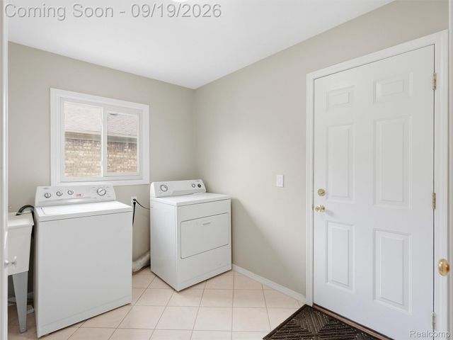 42475 Dharte Court, Clinton Charter Township, MI 48038