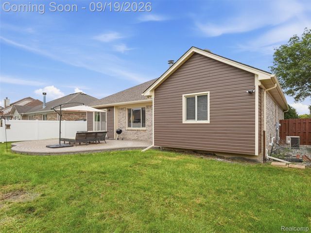 42475 Dharte Court, Clinton Charter Township, MI 48038