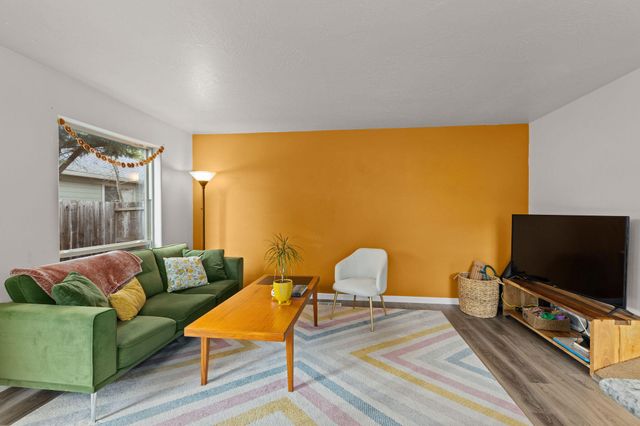 1379 Circle Wood Drive, Central Point, OR 97502