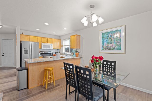 1379 Circle Wood Drive, Central Point, OR 97502