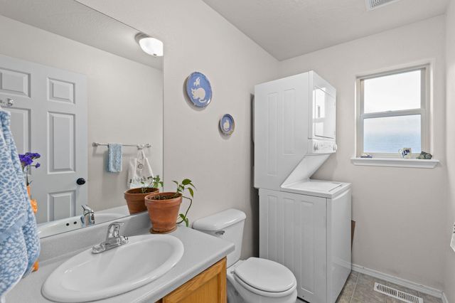 1379 Circle Wood Drive, Central Point, OR 97502