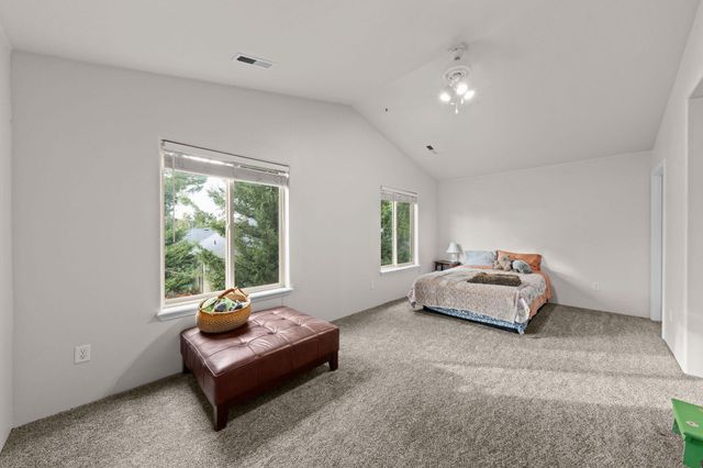 1379 Circle Wood Drive, Central Point, OR 97502