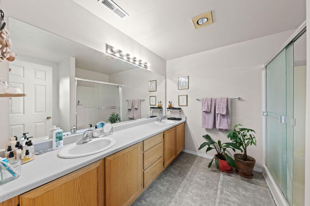 1379 Circle Wood Drive, Central Point, OR 97502