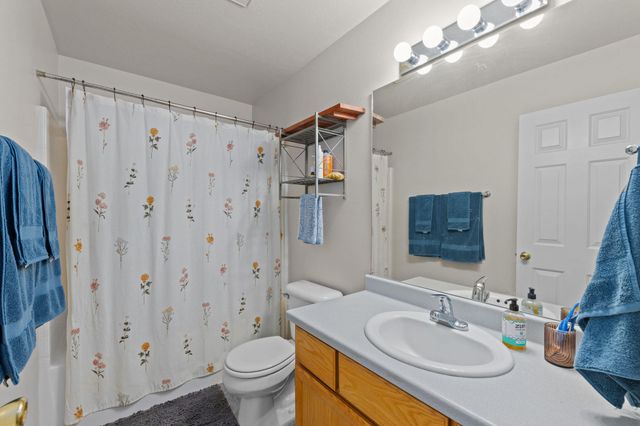 1379 Circle Wood Drive, Central Point, OR 97502