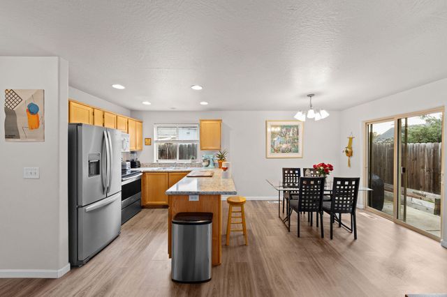 1379 Circle Wood Drive, Central Point, OR 97502