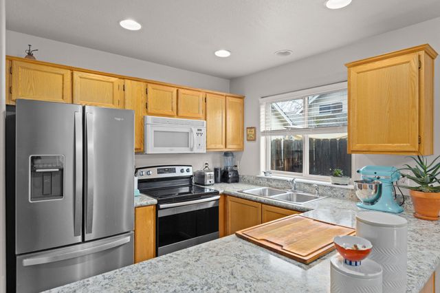 1379 Circle Wood Drive, Central Point, OR 97502