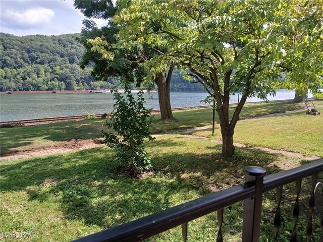 909 Riverside Avenue, Wellsville, OH 43968