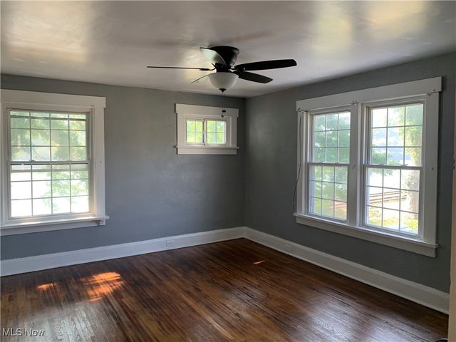 909 Riverside Avenue, Wellsville, OH 43968