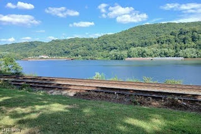 909 Riverside Avenue, Wellsville, OH 43968