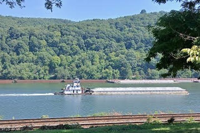 909 Riverside Avenue, Wellsville, OH 43968