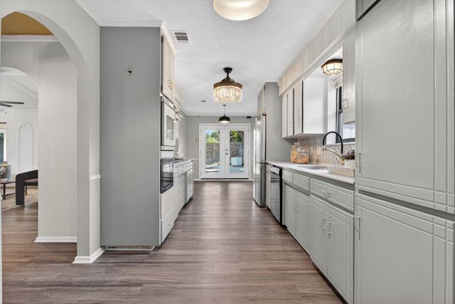 4021 Aragon Drive, Fort Worth, TX 76133