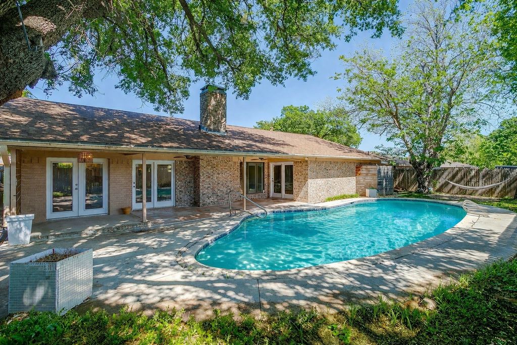 4021 Aragon Drive, Fort Worth, TX 76133