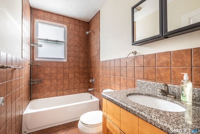 727 Brewster Street 2nd Floor, Bridgeport, CT 06606