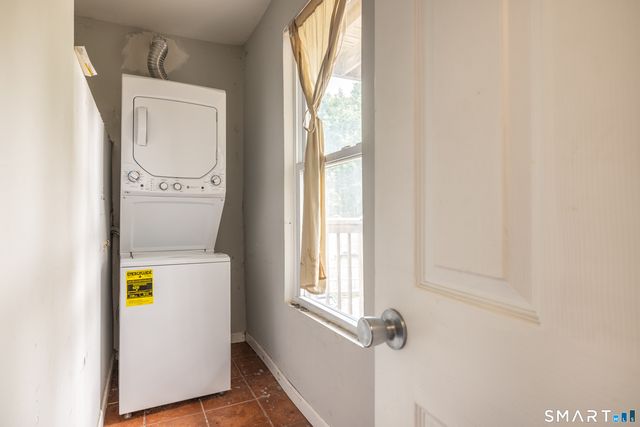727 Brewster Street 2nd Floor, Bridgeport, CT 06606