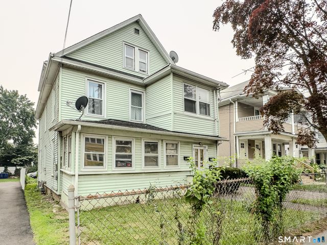 727 Brewster Street 2nd Floor, Bridgeport, CT 06606