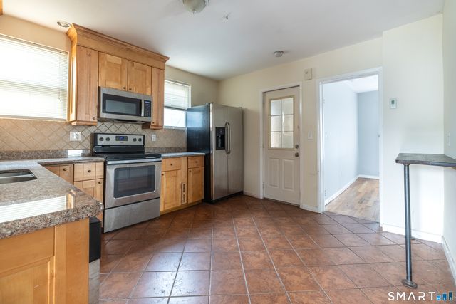 727 Brewster Street 2nd Floor, Bridgeport, CT 06606