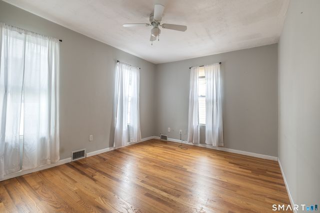 727 Brewster Street 2nd Floor, Bridgeport, CT 06606