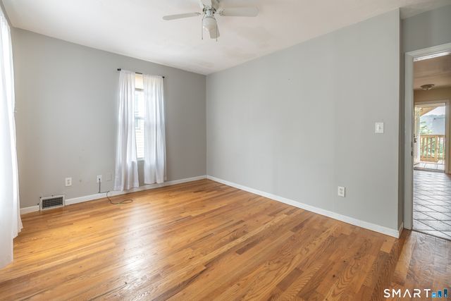727 Brewster Street 2nd Floor, Bridgeport, CT 06606