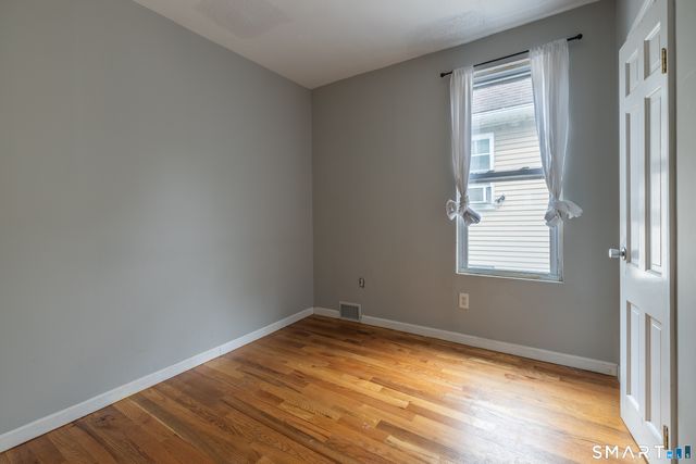 727 Brewster Street 2nd Floor, Bridgeport, CT 06606