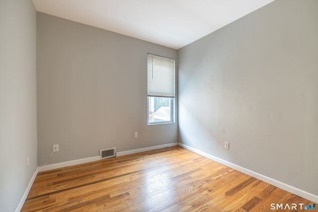 727 Brewster Street 2nd Floor, Bridgeport, CT 06606