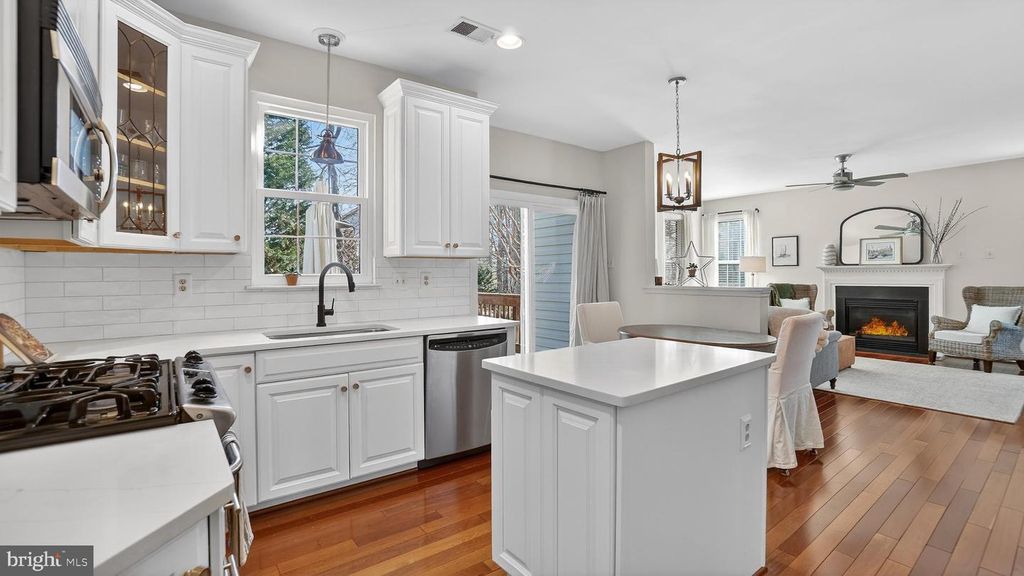 Image 13 of property listing at 2801 CARVER RD, Crofton, MD 21114