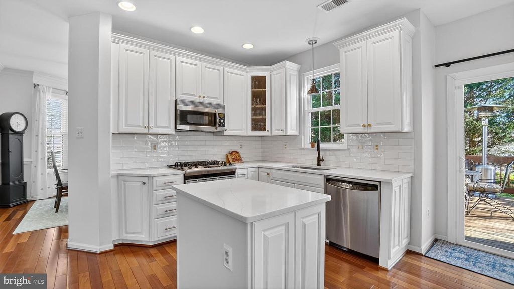 Image 15 of property listing at 2801 CARVER RD, Crofton, MD 21114