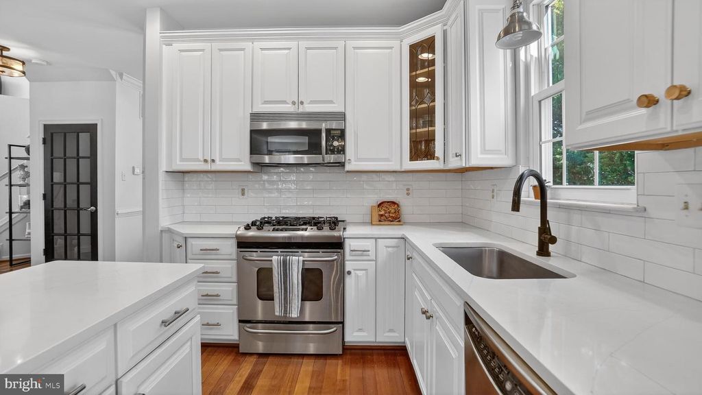 Image 16 of property listing at 2801 CARVER RD, Crofton, MD 21114