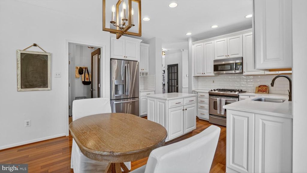 Image 19 of property listing at 2801 CARVER RD, Crofton, MD 21114