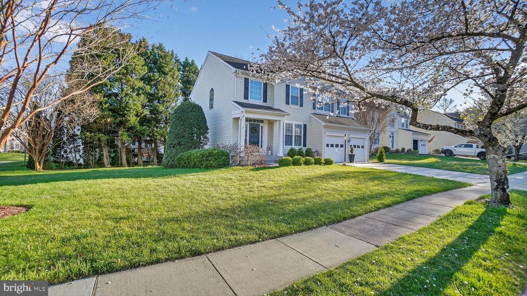 Image 2 of property listing at 2801 CARVER RD, Crofton, MD 21114