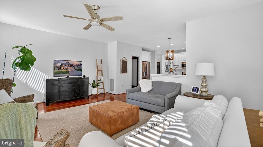 Image 23 of property listing at 2801 CARVER RD, Crofton, MD 21114