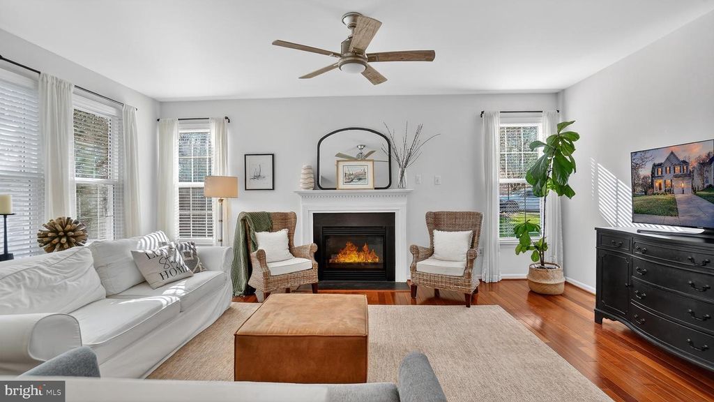 Image 25 of property listing at 2801 CARVER RD, Crofton, MD 21114