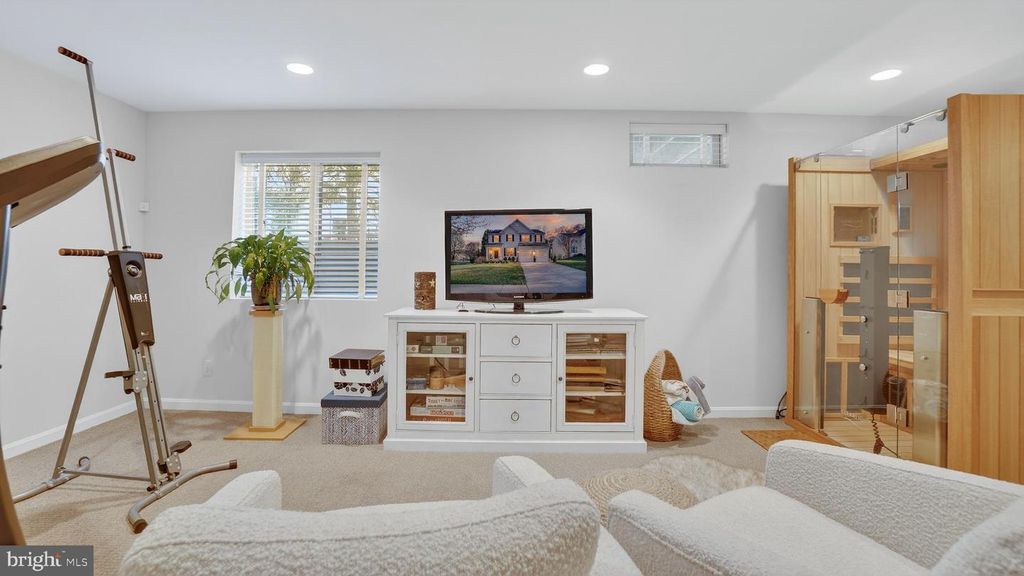 Image 53 of property listing at 2801 CARVER RD, Crofton, MD 21114