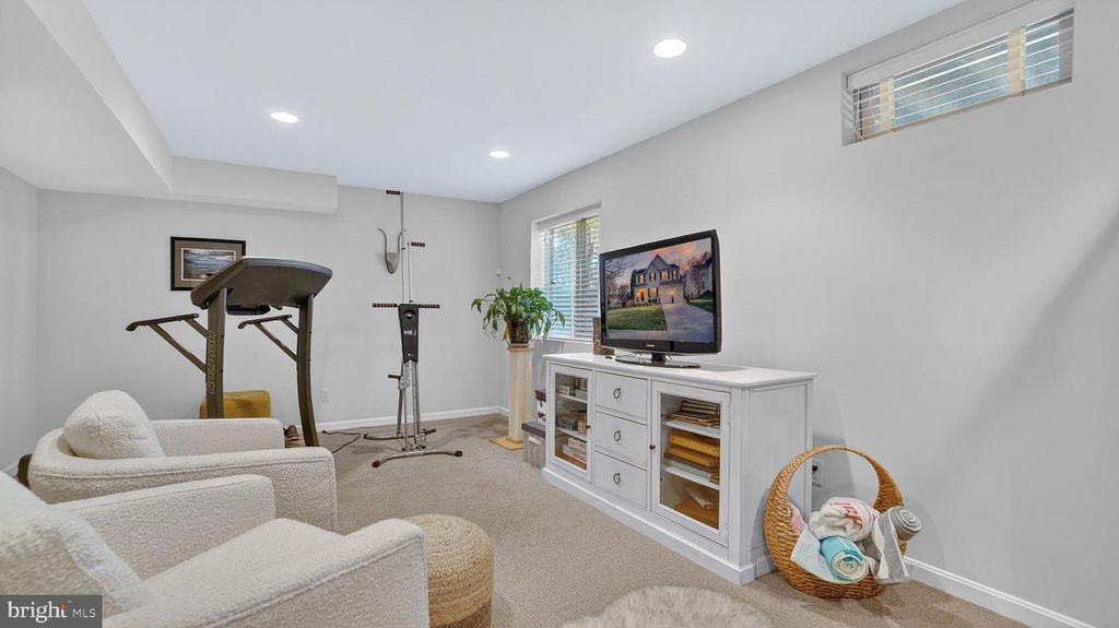 Image 54 of property listing at 2801 CARVER RD, Crofton, MD 21114