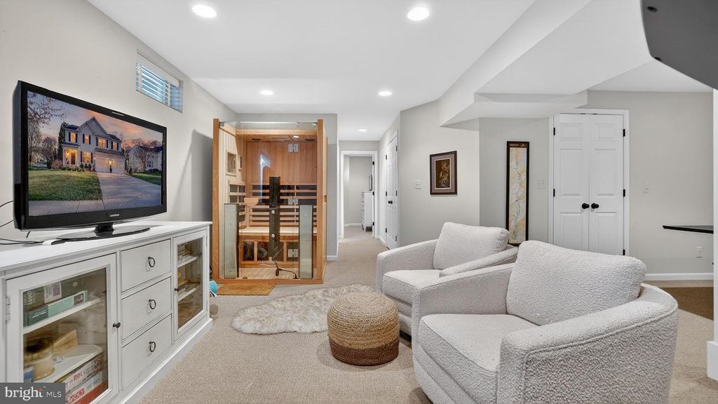 Image 57 of property listing at 2801 CARVER RD, Crofton, MD 21114