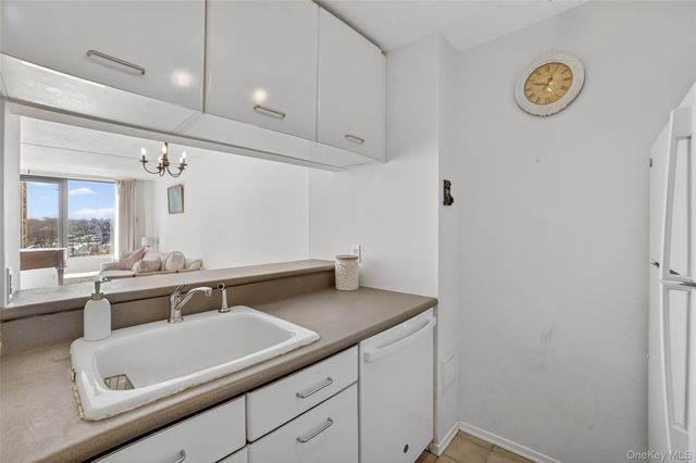 4 Martine Avenue 612, White Plains, NY 10606