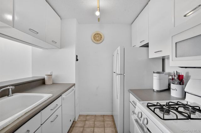 4 Martine Avenue 612, White Plains, NY 10606