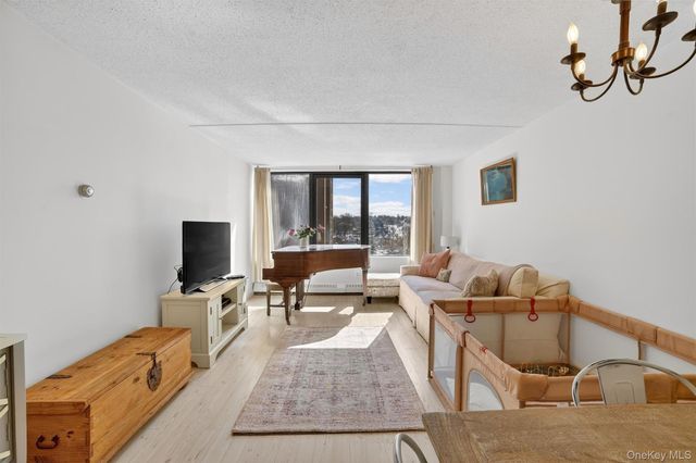 4 Martine Avenue 612, White Plains, NY 10606