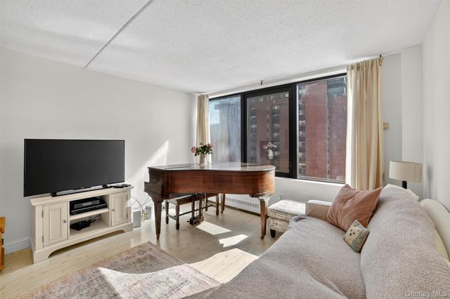 4 Martine Avenue 612, White Plains, NY 10606