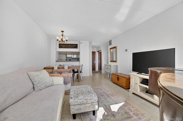 4 Martine Avenue 612, White Plains, NY 10606